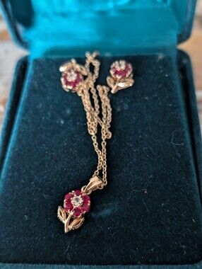 Vintage Ruby Red Rhinestone Flower Necklace & Earrings Set Gold Tone Floral Jewe